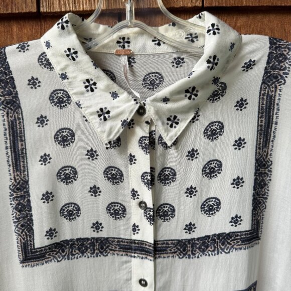 Free People White Bandana Print Long Sleeve Button Up Shirt Relaxed Fit Large - Picture 4 of 14